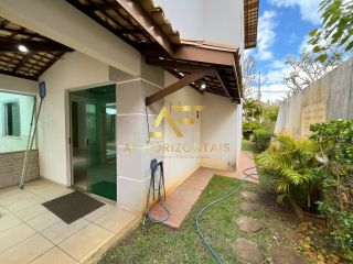 Casa com piscina no Condomínio São Lourenço (Aruana), com 3 quartos, sendo 1 suíte.