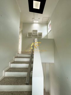 Casa com piscina no Condomínio São Lourenço (Aruana), com 3 quartos, sendo 1 suíte.