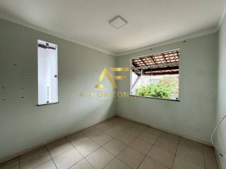 Casa com piscina no Condomínio São Lourenço (Aruana), com 3 quartos, sendo 1 suíte.