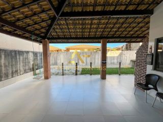 Casa no condomínio Alamedas do Sol, com 3 quartos (1 suíte), e sistema de energia solar.