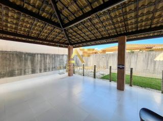 Casa no condomínio Alamedas do Sol, com 3 quartos (1 suíte), e sistema de energia solar.