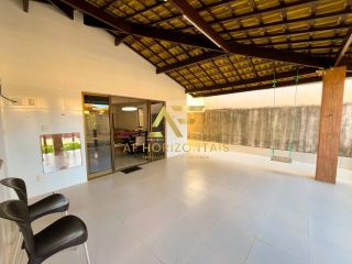 Casa no condomínio Alamedas do Sol, com 3 quartos (1 suíte), e sistema de energia solar.