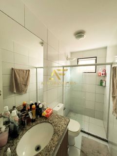 Casa no condomínio Alamedas do Sol, com 3 quartos (1 suíte), e sistema de energia solar.