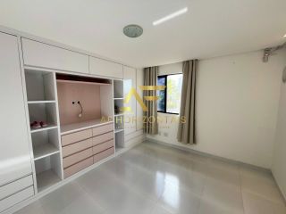 Casa no condomínio Alamedas do Sol, com 3 quartos (1 suíte), e sistema de energia solar.