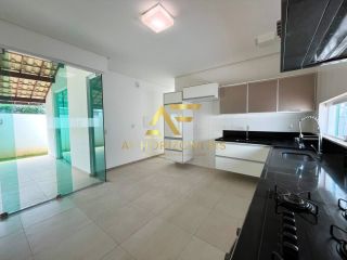 Casa no condomínio Reserva Aruanã, com 4 quartos (3 suítes).