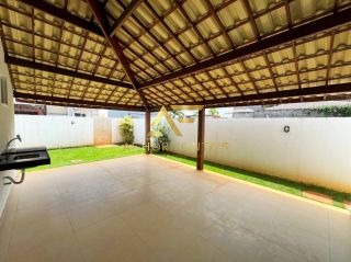 Casa no condomínio Reserva Aruanã, com 4 quartos (3 suítes).
