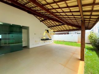 Casa no condomínio Reserva Aruanã, com 4 quartos (3 suítes).