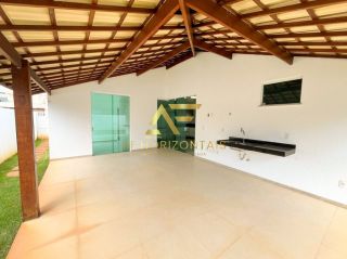 Casa no condomínio Reserva Aruanã, com 4 quartos (3 suítes).