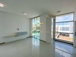 Casa no condomínio Reserva Aruanã, com 4 quartos (3 suítes).