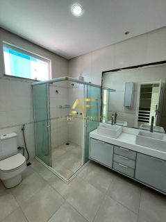 Casa no condomínio Reserva Aruanã, com 4 quartos (3 suítes).
