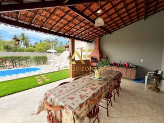 Casa aconchegante, com piscina, perto da praia e do shopping.