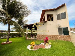 Casa aconchegante, com piscina, perto da praia e do shopping.