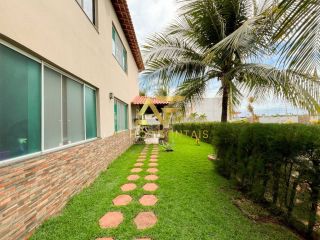 Casa aconchegante, com piscina, perto da praia e do shopping.
