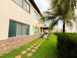 Casa aconchegante, com piscina, perto da praia e do shopping.