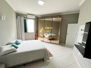 Casa aconchegante, com piscina, perto da praia e do shopping.