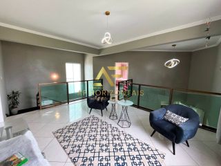 Casa aconchegante, com piscina, perto da praia e do shopping.