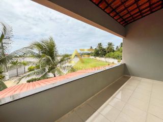 Casa aconchegante, com piscina, perto da praia e do shopping.