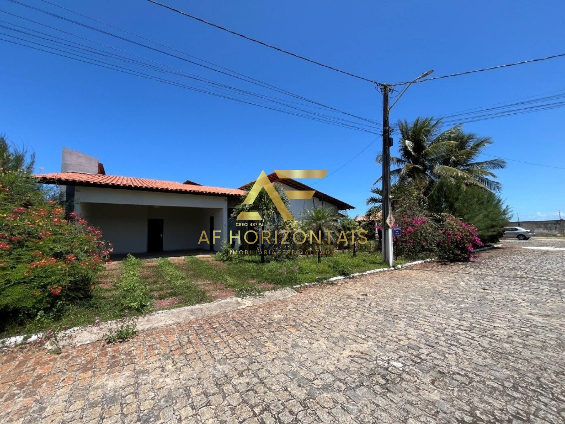 Casa espaçosa, com ampla área externa (2 lotes), no Condomínio Praias do Sul 1.