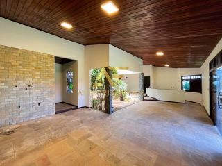 Casa espaçosa, com ampla área externa (2 lotes), no Condomínio Praias do Sul 1.