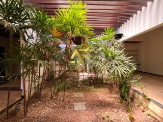 Casa espaçosa, com ampla área externa (2 lotes), no Condomínio Praias do Sul 1.