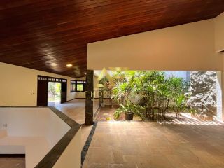 Casa espaçosa, com ampla área externa (2 lotes), no Condomínio Praias do Sul 1.