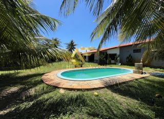 Casa espaçosa, com ampla área externa (2 lotes), no Condomínio Praias do Sul 1.