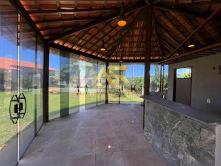 Casa espaçosa, com ampla área externa (2 lotes), no Condomínio Praias do Sul 1.