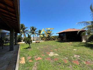 Casa espaçosa, com ampla área externa (2 lotes), no Condomínio Praias do Sul 1.