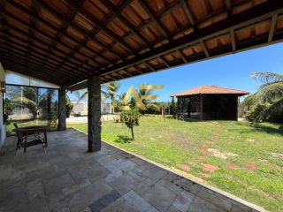 Casa espaçosa, com ampla área externa (2 lotes), no Condomínio Praias do Sul 1.
