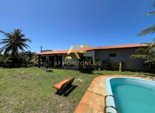 Casa espaçosa, com ampla área externa (2 lotes), no Condomínio Praias do Sul 1.