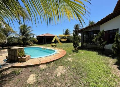 Casa espaçosa, com ampla área externa (2 lotes), no Condomínio Praias do Sul 1.