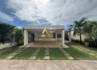 Casa térrea com piscina no Condomínio Alamedas do Sol, Aruana.