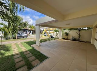 Casa térrea com piscina no Condomínio Alamedas do Sol, Aruana.