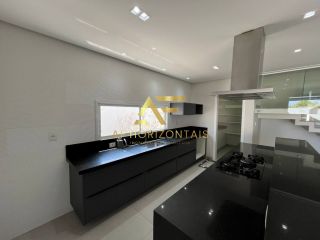 Casa no Condomínio Reserva Aimoré, com 4 quartos (3 suítes).