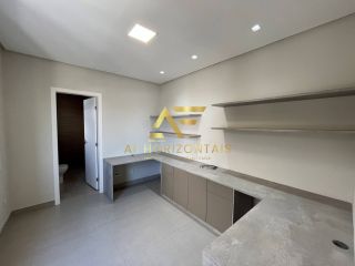 Casa no Condomínio Reserva Aimoré, com 4 quartos (3 suítes).