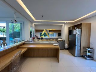 Casa imponente no Condomínio Melício Machado, com 4 quartos (3 suítes).