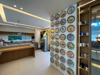 Casa imponente no Condomínio Melício Machado, com 4 quartos (3 suítes).