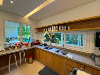 Casa imponente no Condomínio Melício Machado, com 4 quartos (3 suítes).