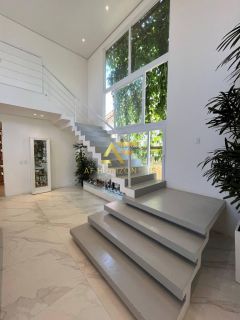 Casa imponente no Condomínio Melício Machado, com 4 quartos (3 suítes).