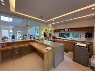 Casa imponente no Condomínio Melício Machado, com 4 quartos (3 suítes).