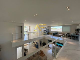 Casa imponente no Condomínio Melício Machado, com 4 quartos (3 suítes).