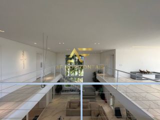 Casa imponente no Condomínio Melício Machado, com 4 quartos (3 suítes).