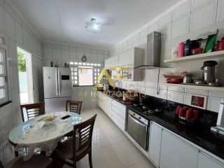 Casa com piscina no Condomínio Melício Machado, Aruana, com 3 quartos (2 suítes).