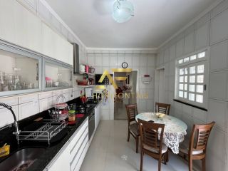 Casa com piscina no Condomínio Melício Machado, Aruana, com 3 quartos (2 suítes).