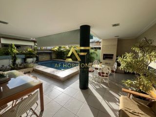 Linda casa em condomínio, em frente ao lago, com 4 suítes e piscina privativa.