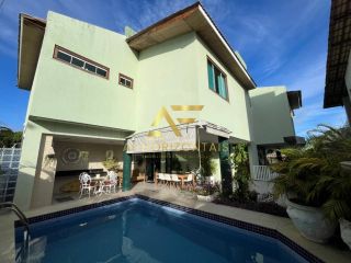 Linda casa em condomínio, em frente ao lago, com 4 suítes e piscina privativa.