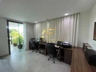 Linda casa em condomínio, em frente ao lago, com 4 suítes e piscina privativa.