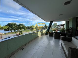 Linda casa em condomínio, em frente ao lago, com 4 suítes e piscina privativa.