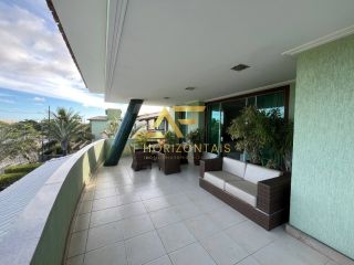 Linda casa em condomínio, em frente ao lago, com 4 suítes e piscina privativa.