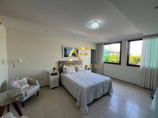 Linda casa em condomínio, em frente ao lago, com 4 suítes e piscina privativa.